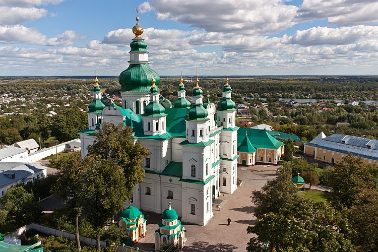 Троицкий собор в Чернигове, построенный в 1695 году в стиле украинского барокко. Вид с колокольни