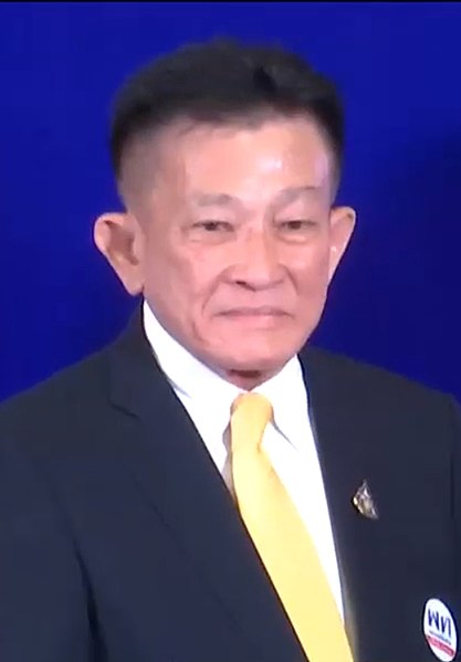 File:สมพงษ์ อมรวิวัฒน์ 2019.jpg