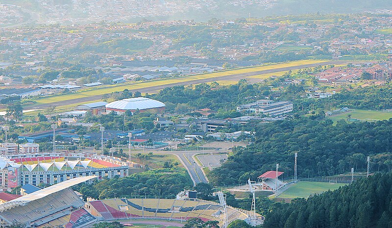 File:Aeropuerto Paramillo.jpg