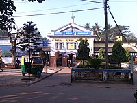 Baruipara railway station is 1.5 km from Gangadharpur