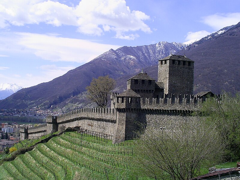 File:ChateauMontebelloBellinzona.jpg