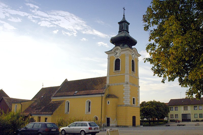 File:Großnondorf Kirche.jpg