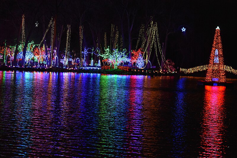 File:Holiday Light Show.jpg