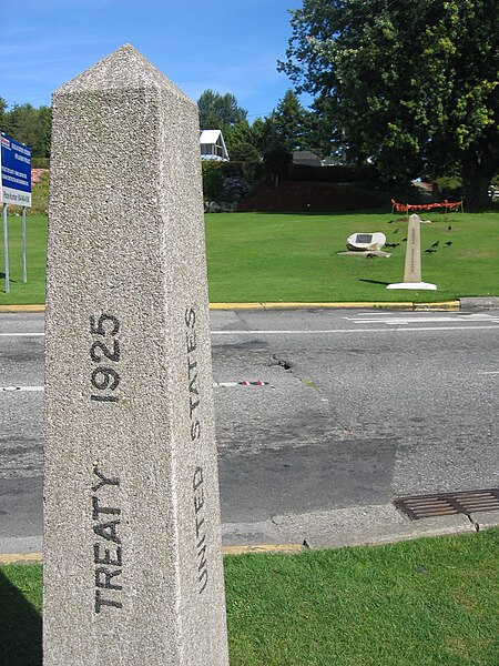 File:Peacearch-boundarymarkers.jpg