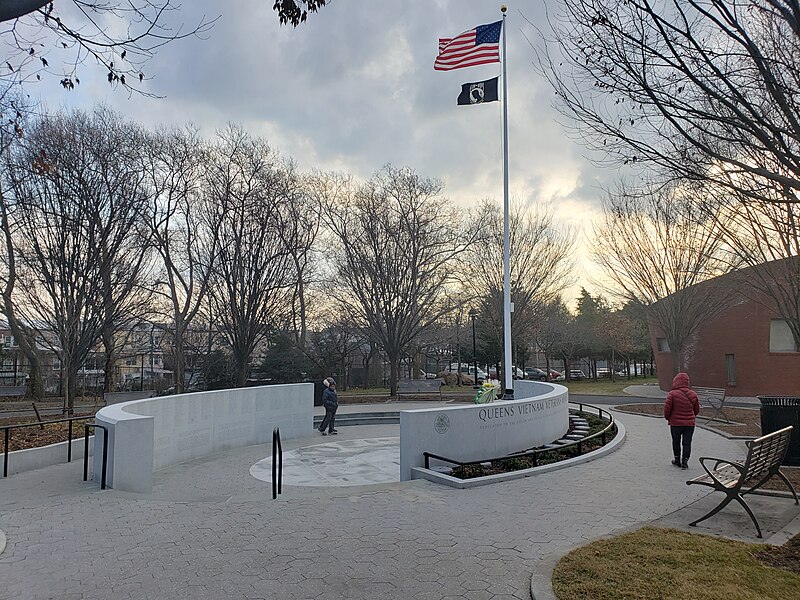 File:QueensVietnamVeteransMemorialAM.jpg