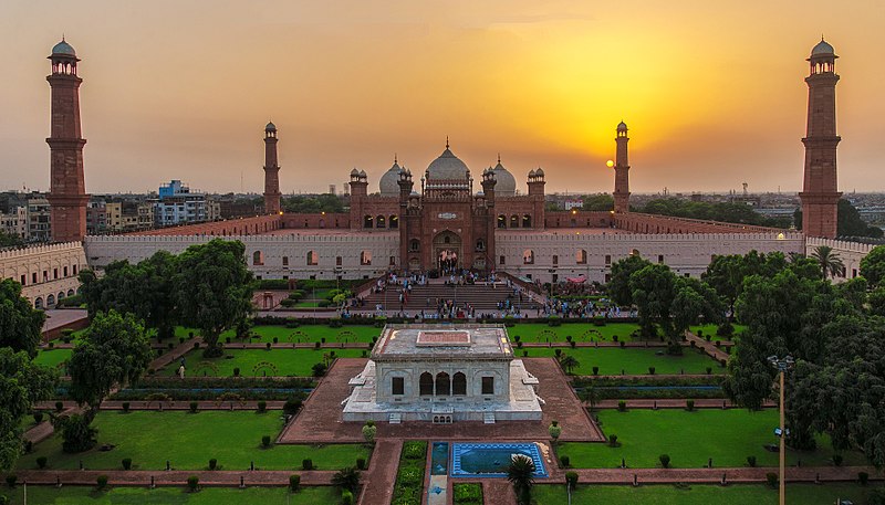 Archivo:Badshahi Mosque Sunset.jpg