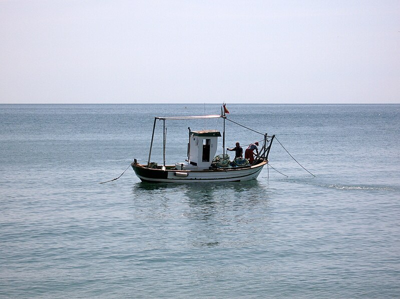 Archivo:Fuengirola Boat.jpg