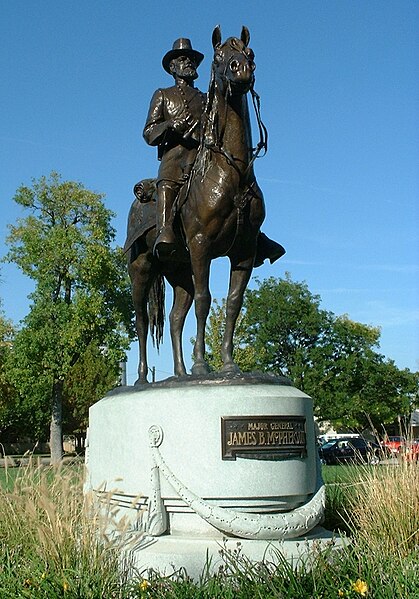 Файл:McPherson Sculpture.jpg