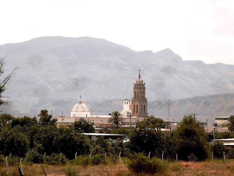 Archivo:Templo San Pablo, Meoqui.jpg