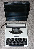 Underwood 255 portátil para estudiantes fabricado alrededor de 1977 en Japón.