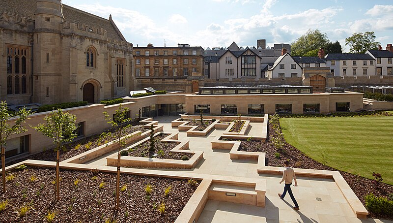 File:03-Magdalen-College.jpg