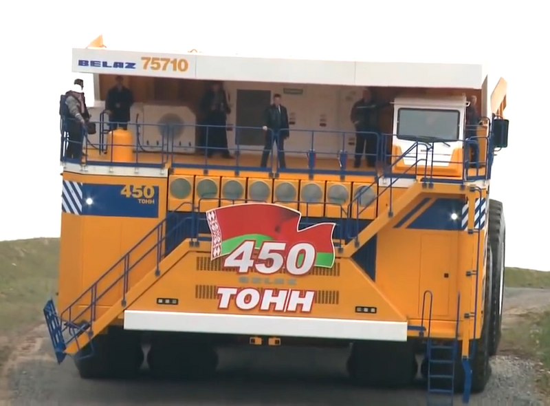 Файл:BelAZ on presentation 5.png