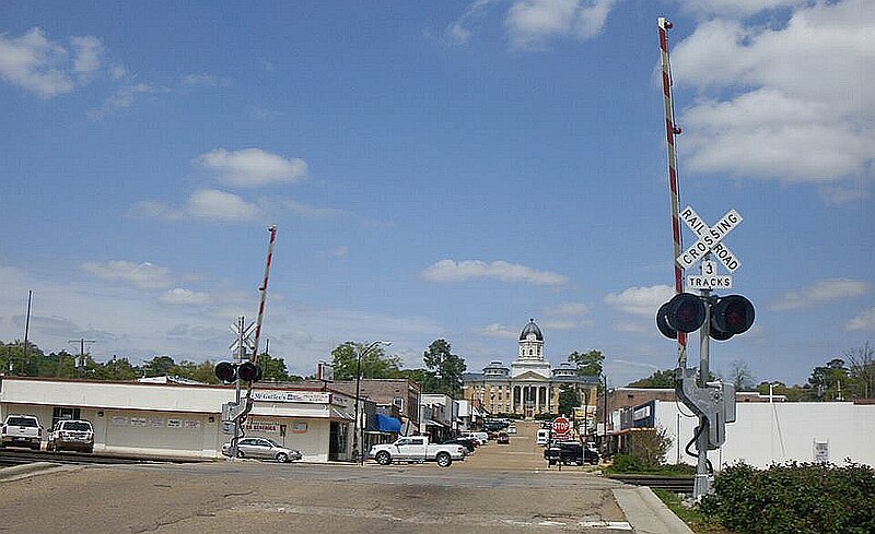 File:Downtown Mendenhall,Mississippi April 2014.jpg