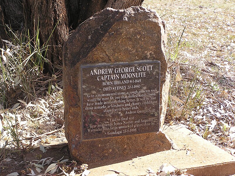 File:Gundagai cemetery Moonlight headstone.jpg