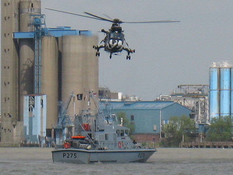 File:HMS Raider Sea King.jpg