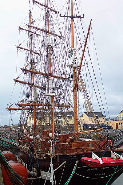 File:Jeanie Johnston, Fenit Harbour.jpg