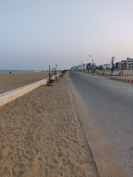 File:Palavakkam beach.jpg