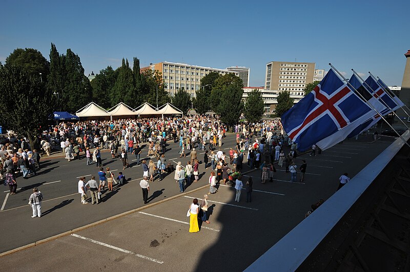 File:Toiduturg Islandi väljakul.jpg