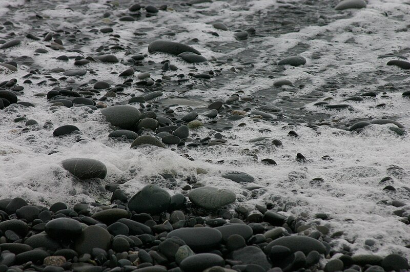 File:Wave Retreating from Pebbles.jpg