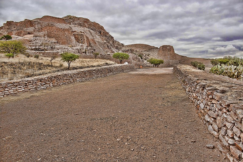 File:Zona Arqueologica "La quemada".jpg