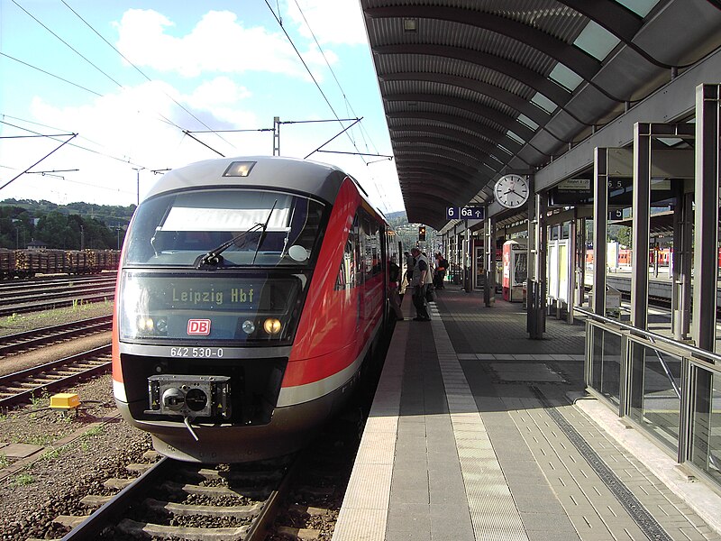 File:Bahnhof Saalfeld 1597.jpg