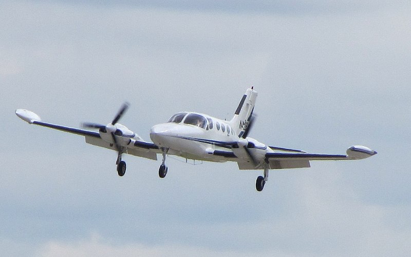 File:Cessna421B-Landing.jpg