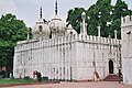 Moti Masjid (Mezquita de la perla) en el Fuerte rojo de Delhi (1659).