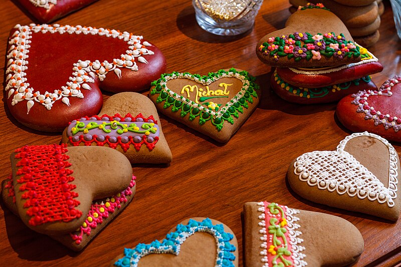 File:Heart shaped cookies.jpg