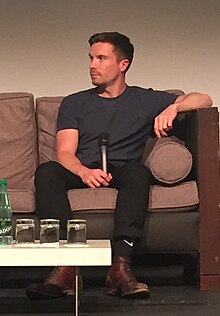 Joe Dempsie Paris (cropped).jpg