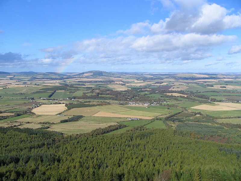 File:Oyne from Bennachie.jpg