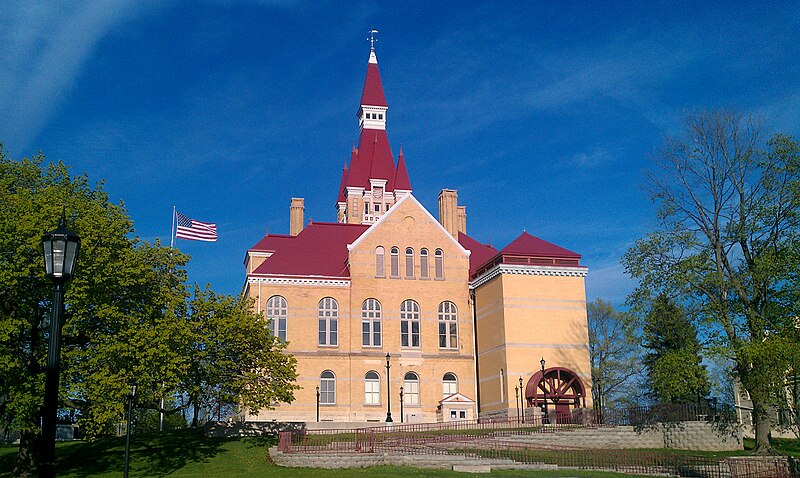 File:Washington County Courthouse Wisconsin.jpg