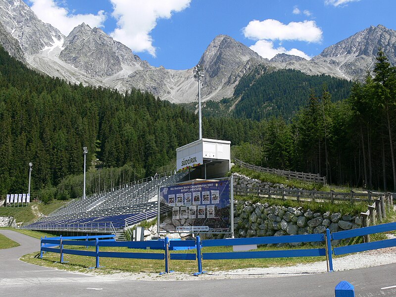 File:Antholz - Biathlon-Anlage 1.jpg