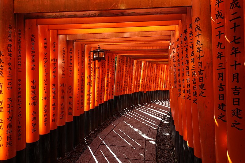 File:Fushimi-Inari-Shrine-Senbon-Torii-2018-Luka-Peternel.jpg