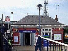 Harlesden station building.JPG