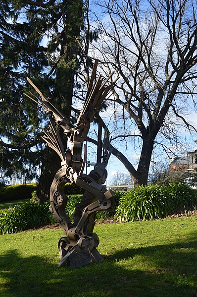 File:Launceston Progress Sculpture.JPG