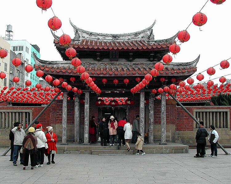 Файл:Lukang Lung-shan Temple 2004.jpg