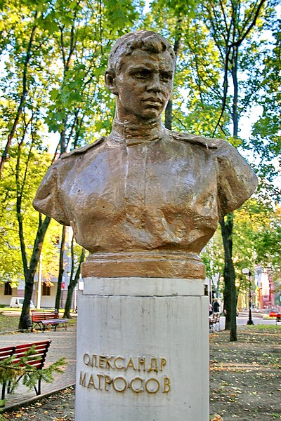 Файл:Matrosov monument Kharkov.JPG