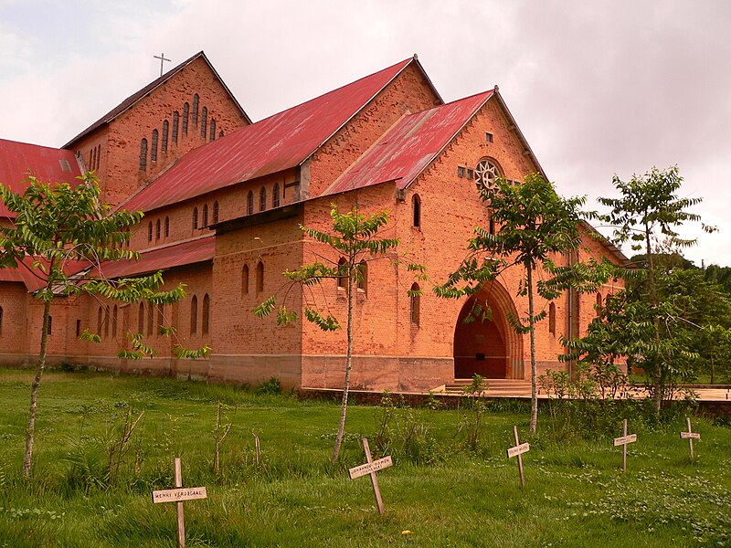 File:Basankusu Cathedral.jpg