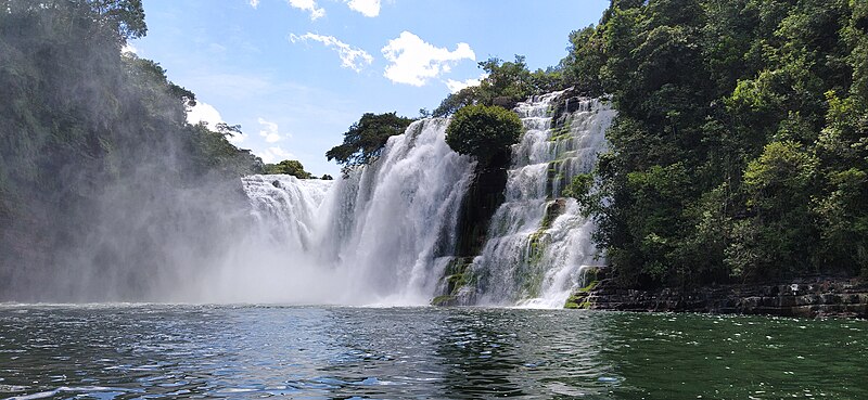 Archivo:Catarata Federico Ahlfeld.jpg