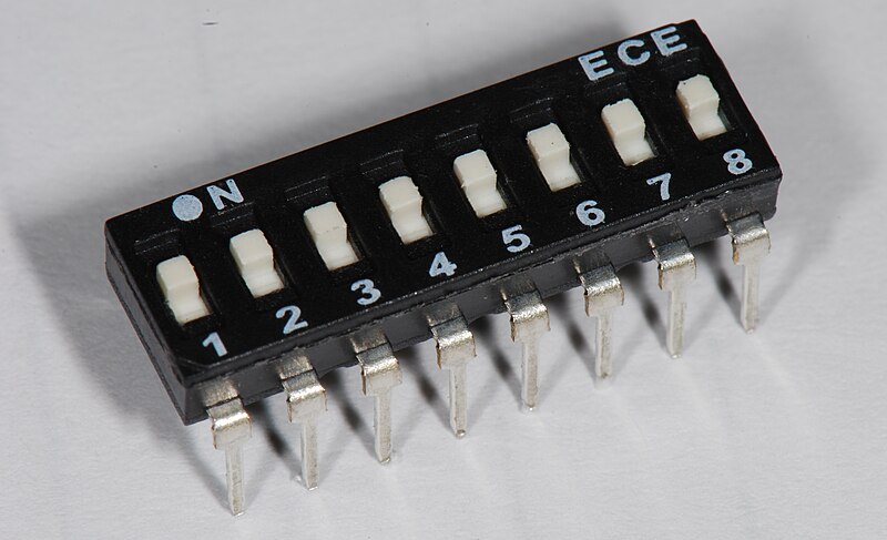 Файл:DIP switch 01 Pengo.jpg