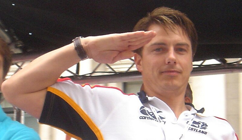 File:JohnBarrowman-salute-LondonGayPride-20070630.jpg