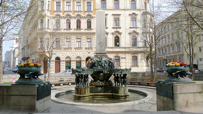 File:Karl-Borromäus-Brunnen Gesamtansicht.JPG