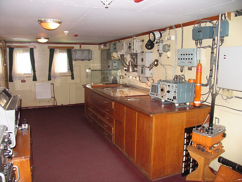 Файл:Krasin navigation room.JPG