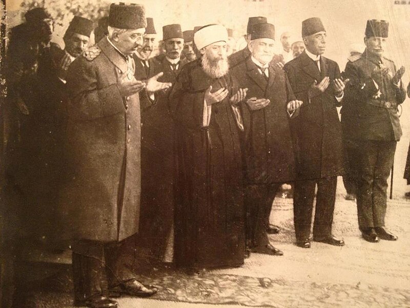 File:Mehmed VI praying.jpg