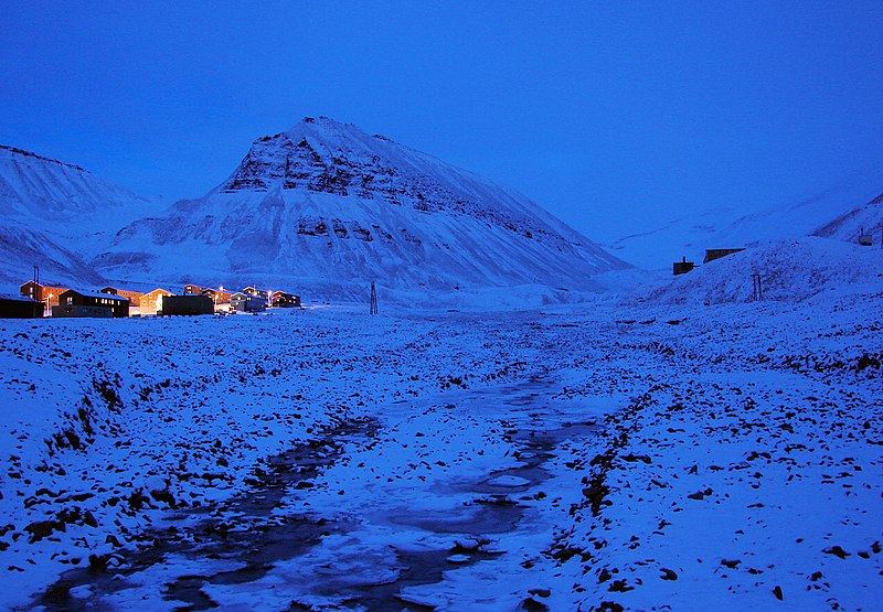 File:Polar-Night Longyearbyen.jpg