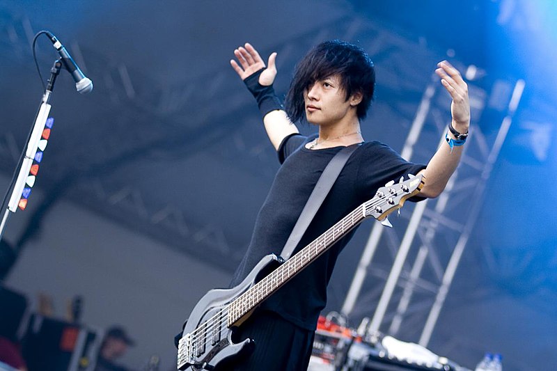 File:Toshiya 2009.jpg