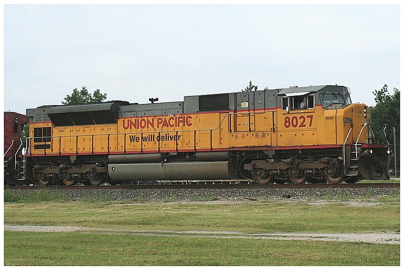 File:UP 8027 EMD SD9043AC.jpg