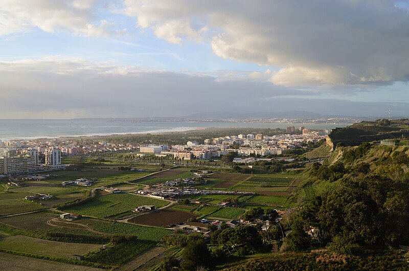 File:Caparica December 2012-1.jpg