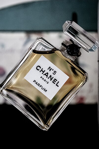 Файл:Chanel N°5.jpg