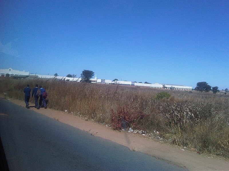 Файл:Chitungwiza Shopping Center.jpg